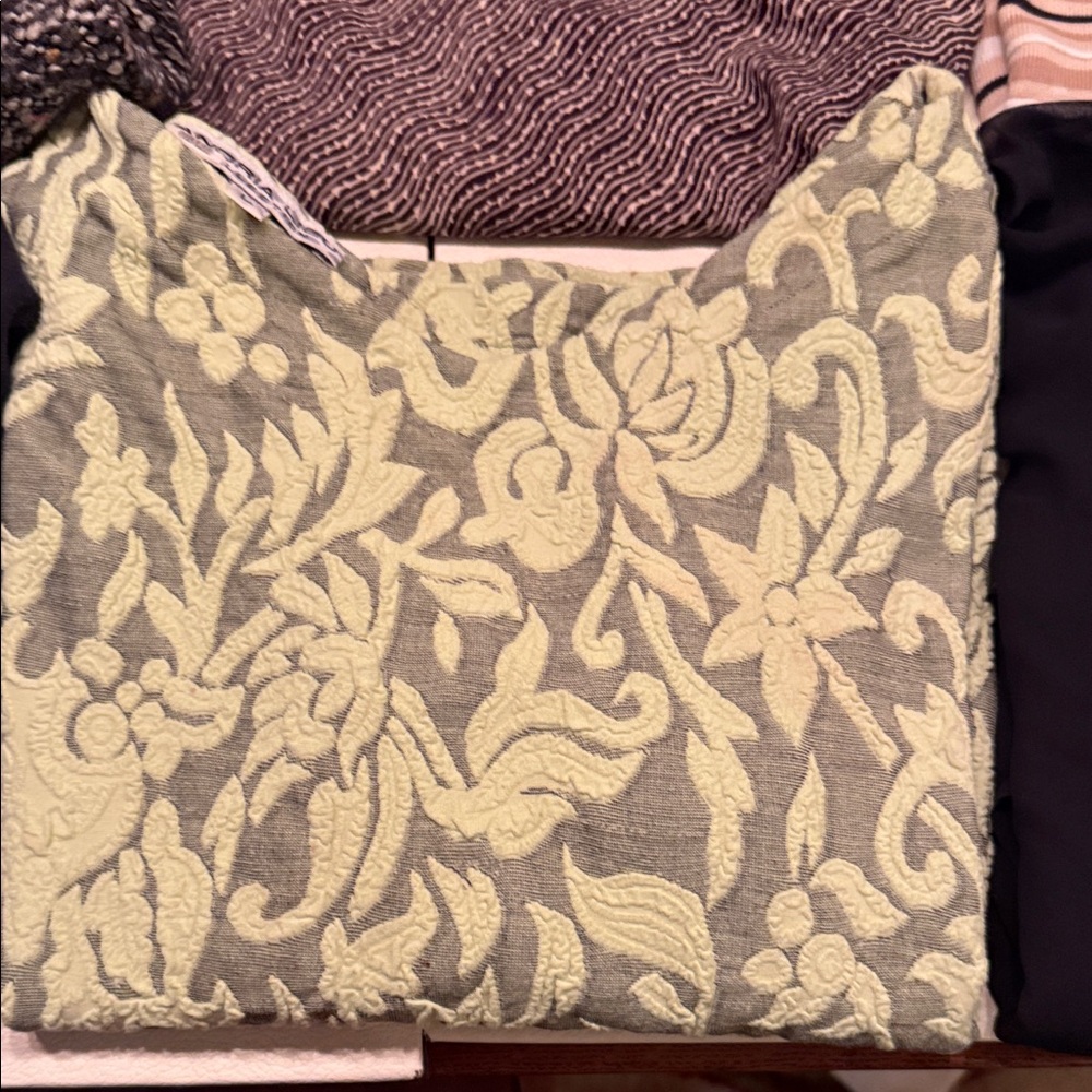 ANDREA FENZI Textured Floral Knit Top in Green and Cream